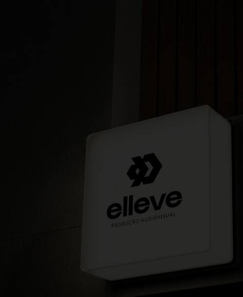 Detalhe de placa com a identidade visual da Elleve.